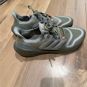 Adidas UltraBoost Sneakers 
Worn twice 
10.5